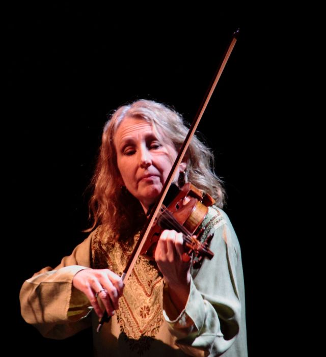 Kate Stenberg playing Amirkhanian's Rippling the Lamp.